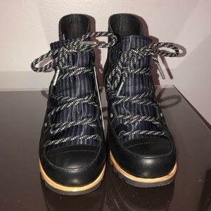 NWT Sorel winter leather booties